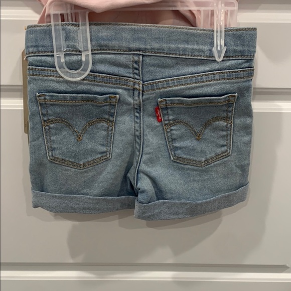 Levi's Girls Two Piece Short Sleeve Tee with shorts - Picture 7 of 8